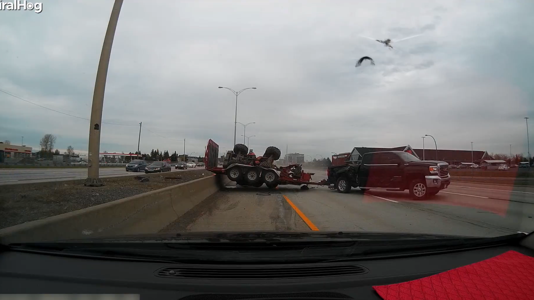 Watch the moment a trailer loses control at highway speed then swings ...