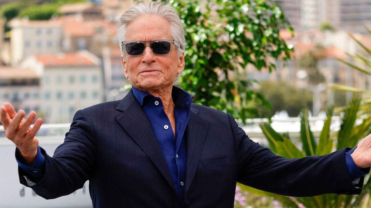 Kirk Douglas allegedly threatened to trample director Stanley Kubrick ...