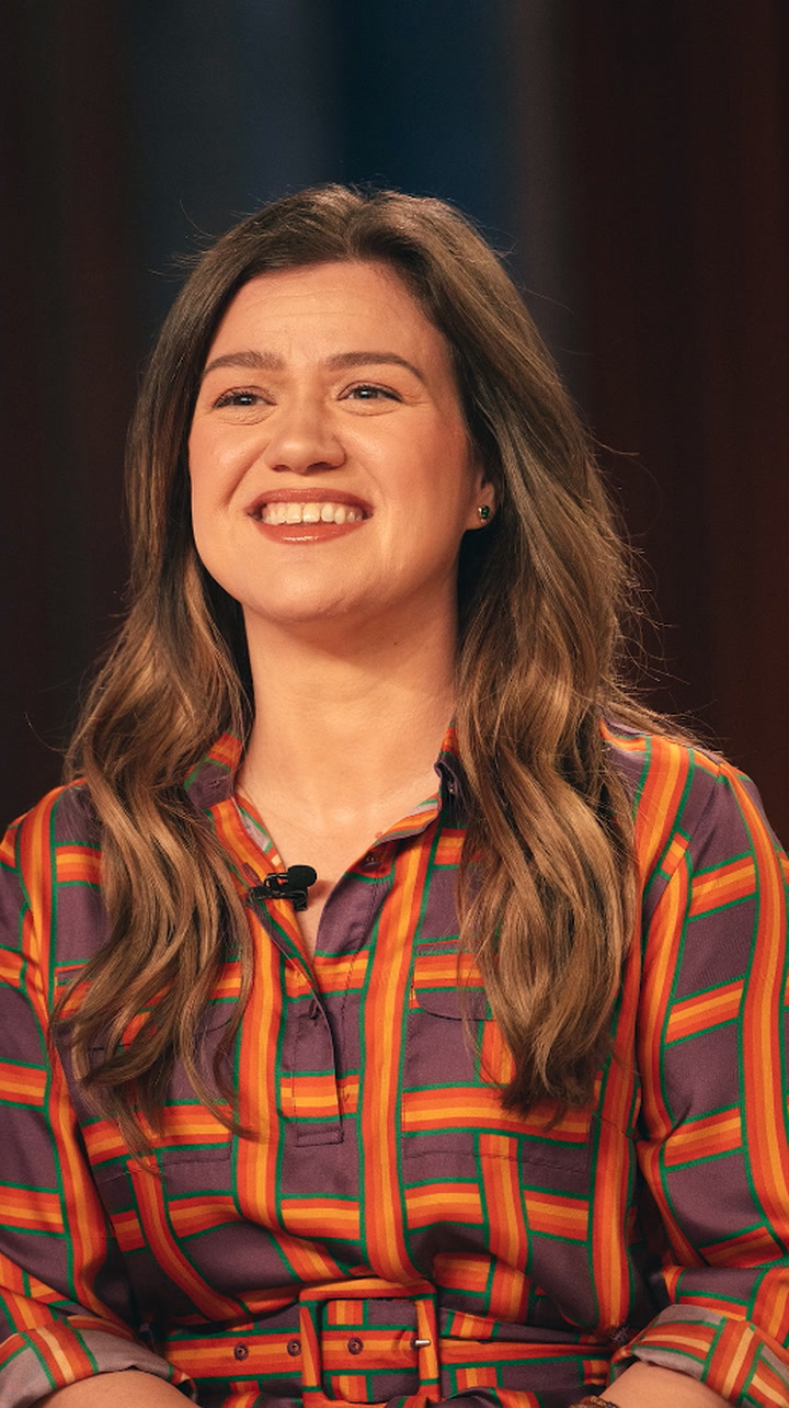 We kinda relate to Kelly Clarkson's rage over the $15,000 bird