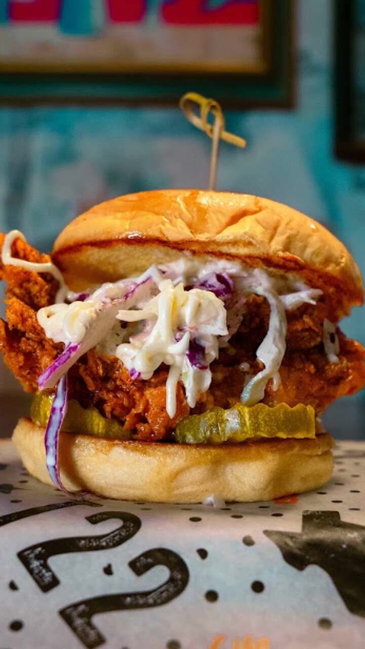 Old Texas bookstore space to become popular chicken restaurant