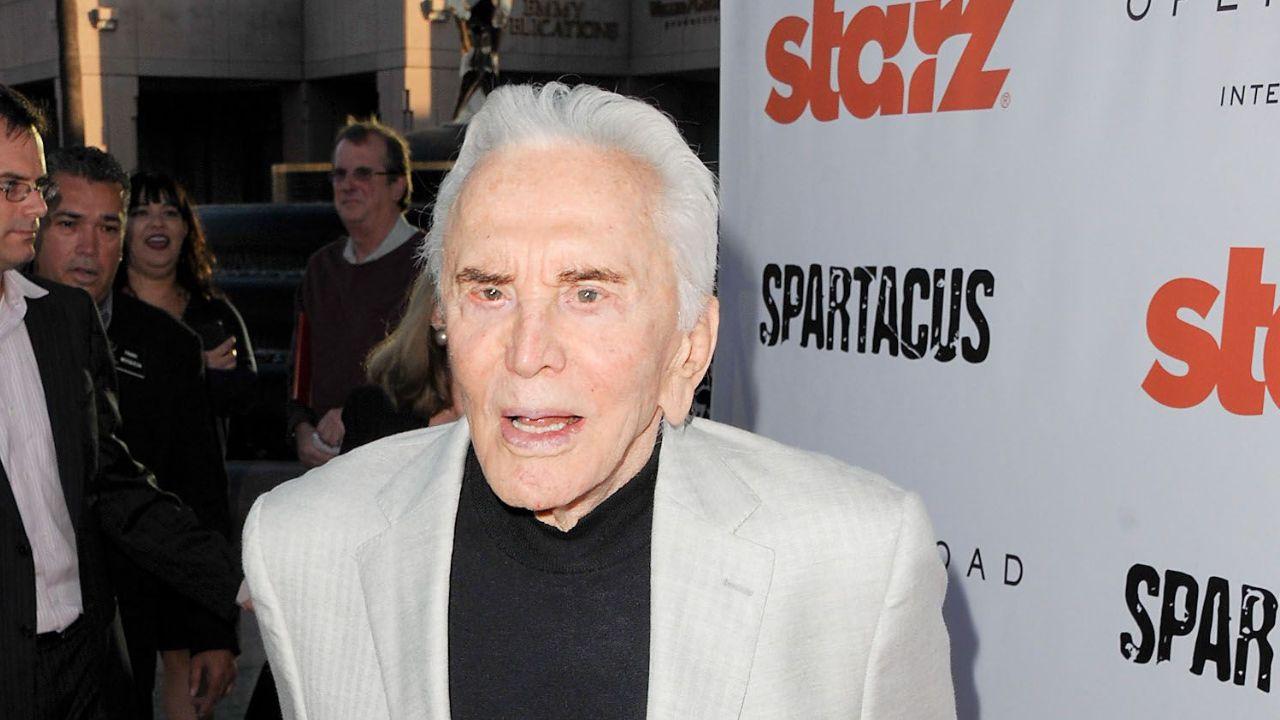 Kirk Douglas allegedly threatened to trample director Stanley Kubrick ...