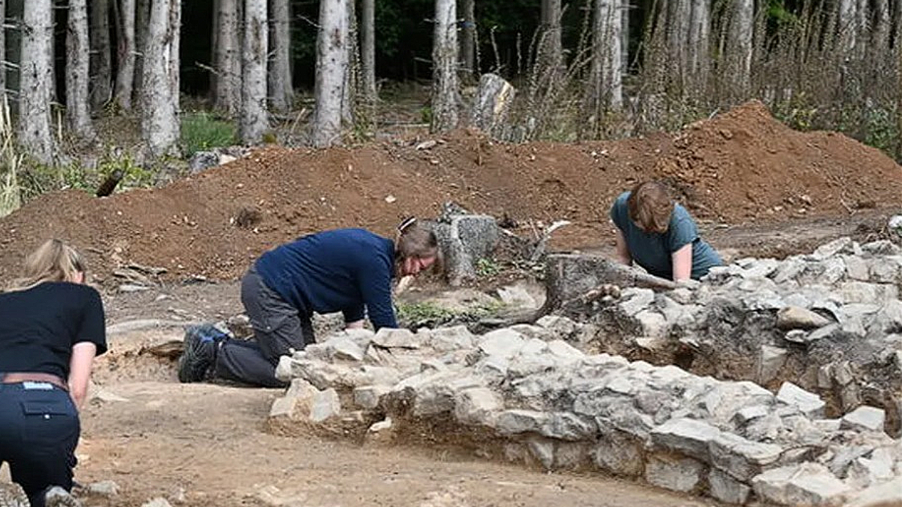 Archaeologists uncover lost Roman settlement and temple to Mars in Germany