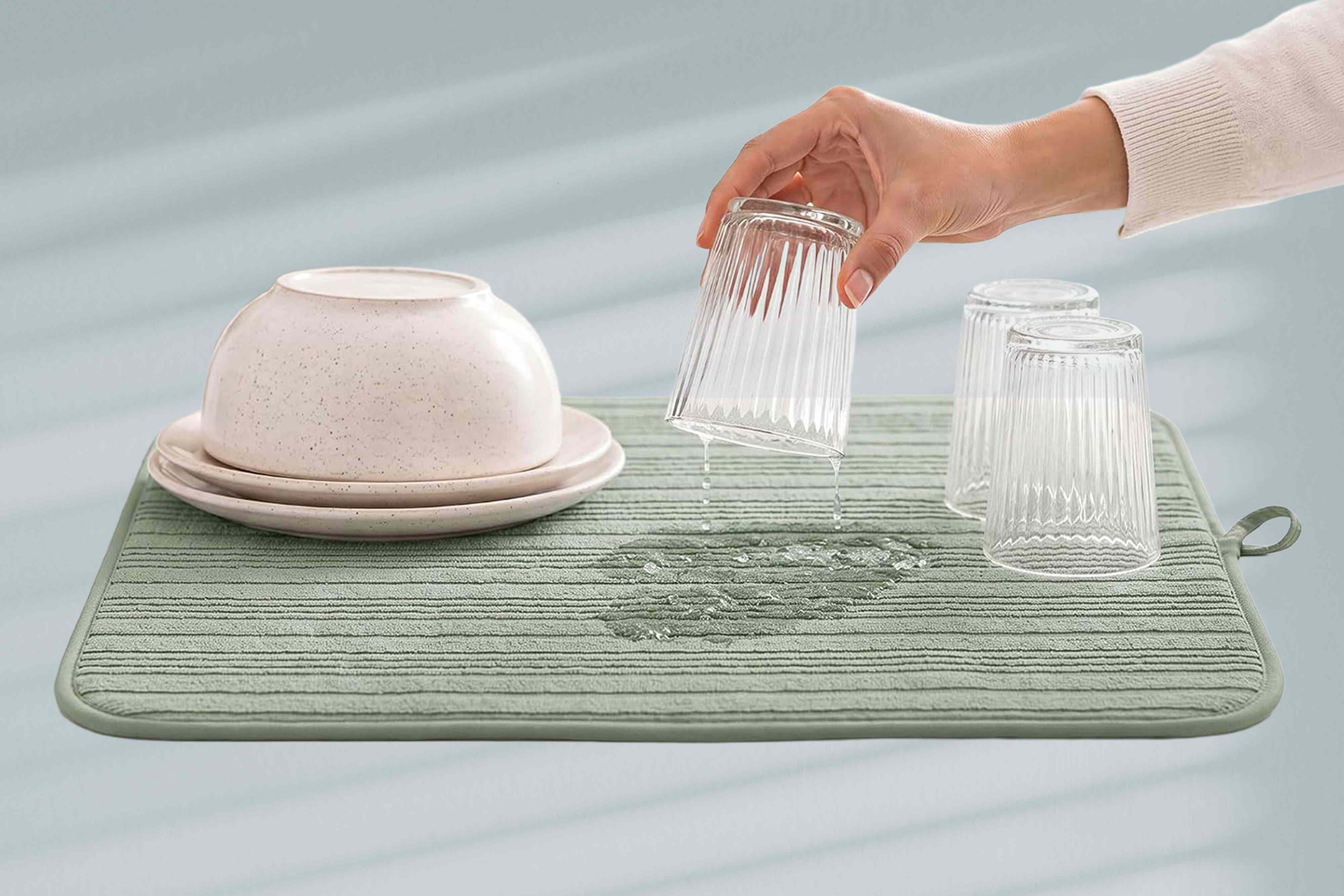 Wet countertops? This $10 foldable dish-drying mat mops up excess water ...
