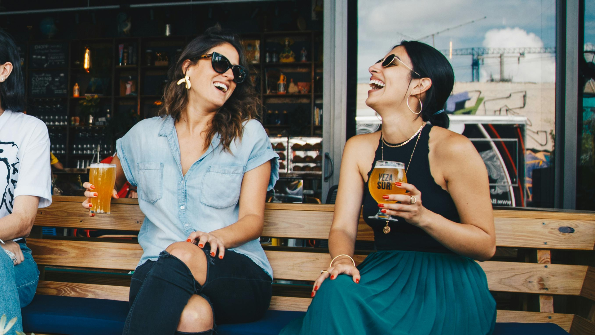 20 psychological tricks to make people instantly like you