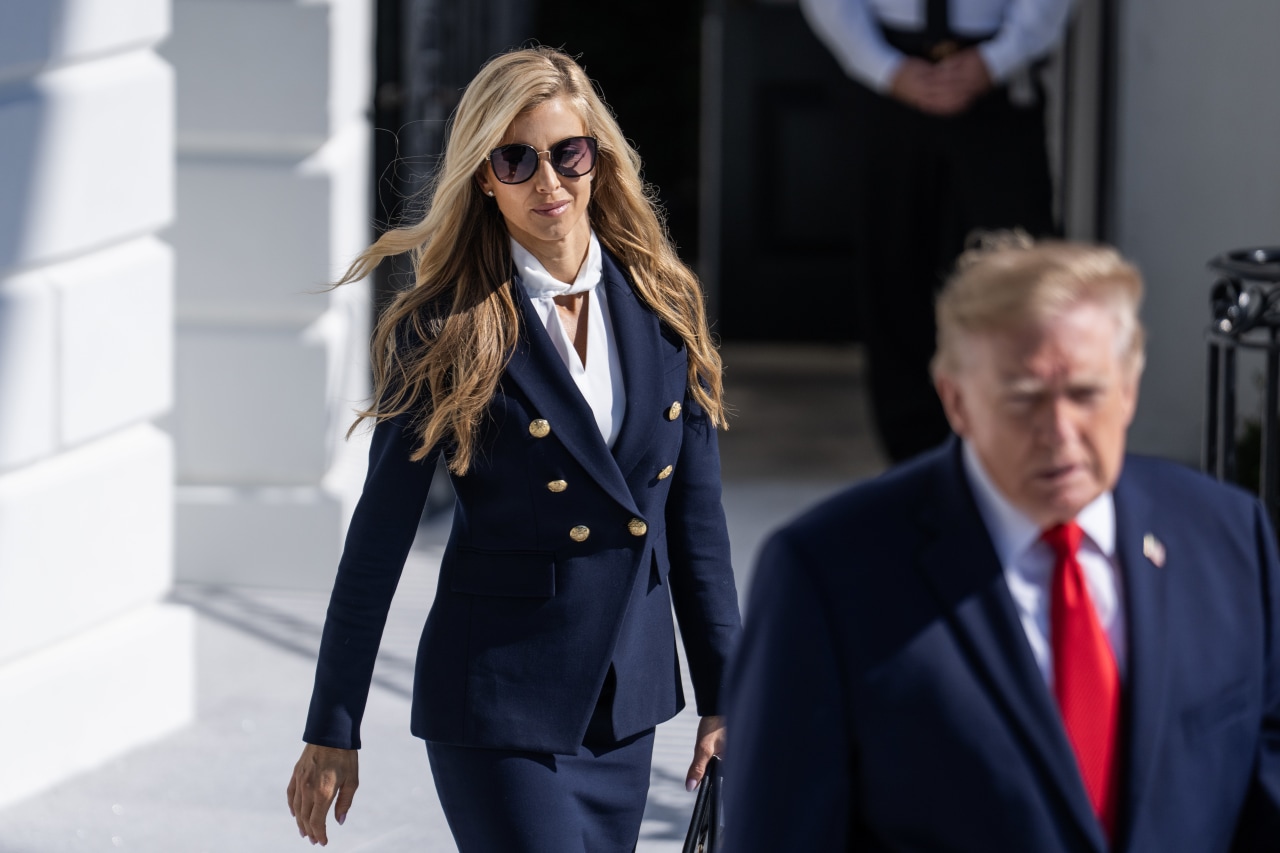 Trump gives new White House press secretary option to quit