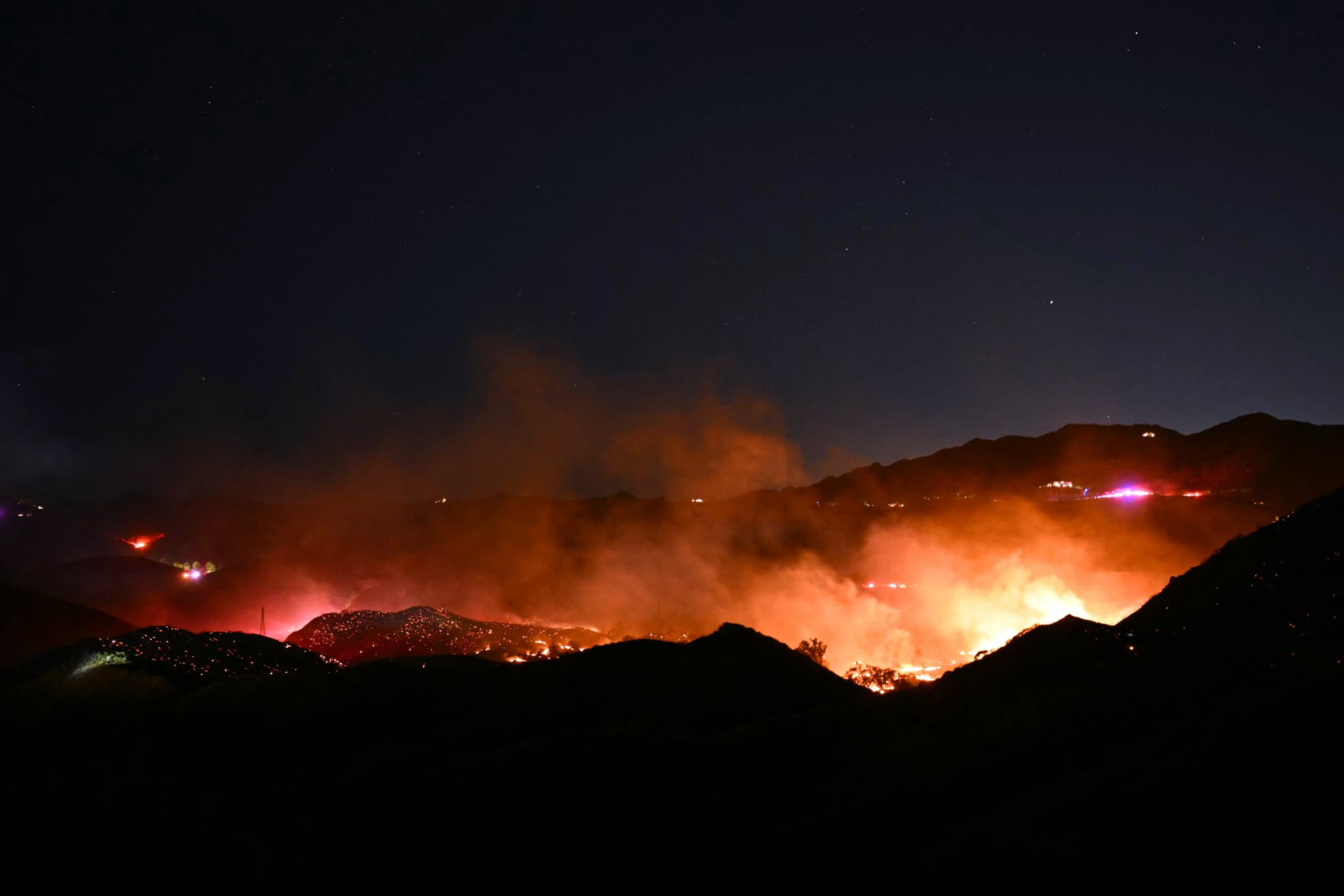 Les images impressionnantes des incendies qui font rage dans le sud de ...