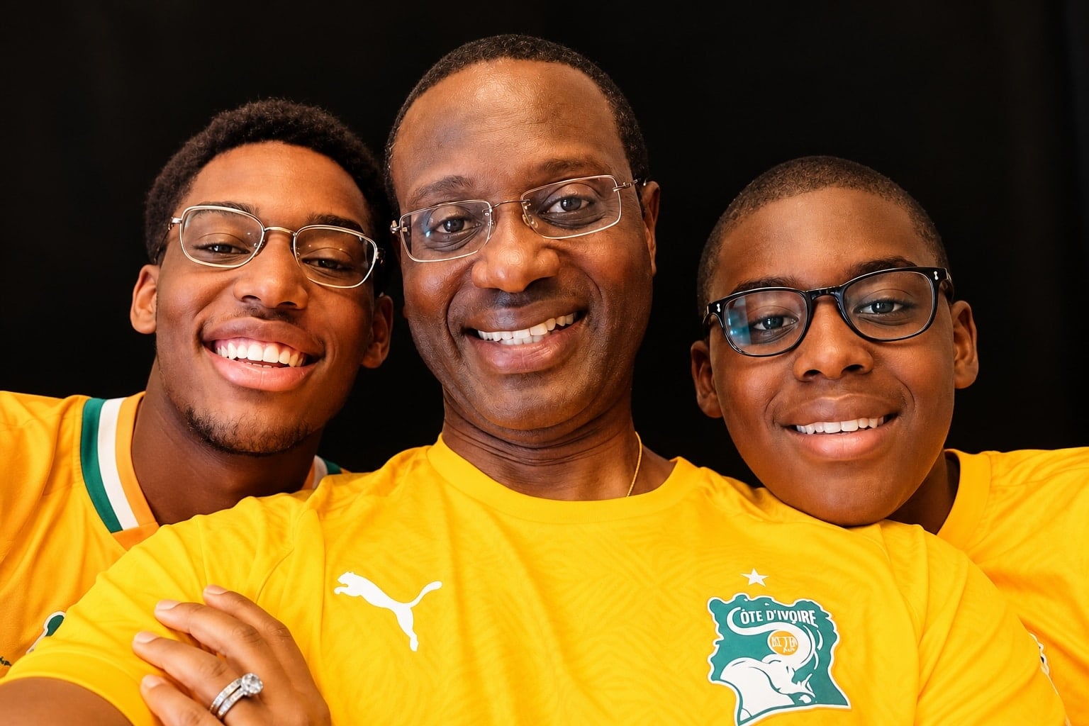 Studio Afrique Sur 7 – Photo Tidjane Thiam et ses fils Bilal et Antar .