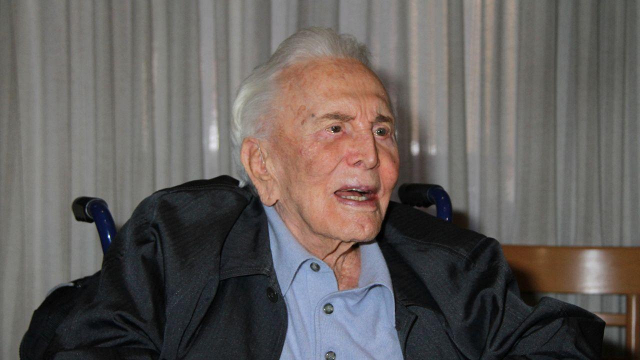 Kirk Douglas allegedly threatened to trample director Stanley Kubrick ...