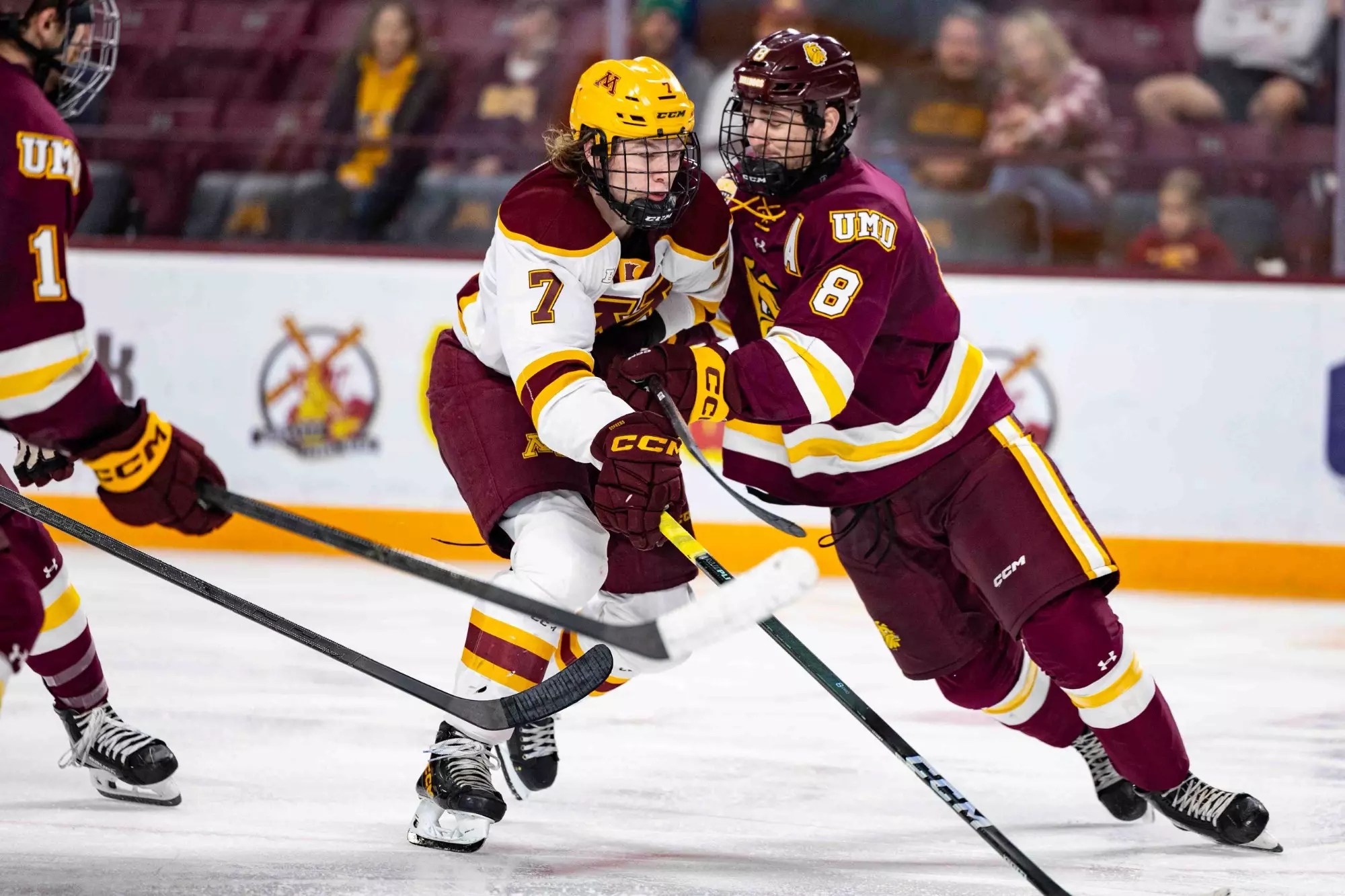 Gophers head up I-35 to face #9 UMD Bulldogs