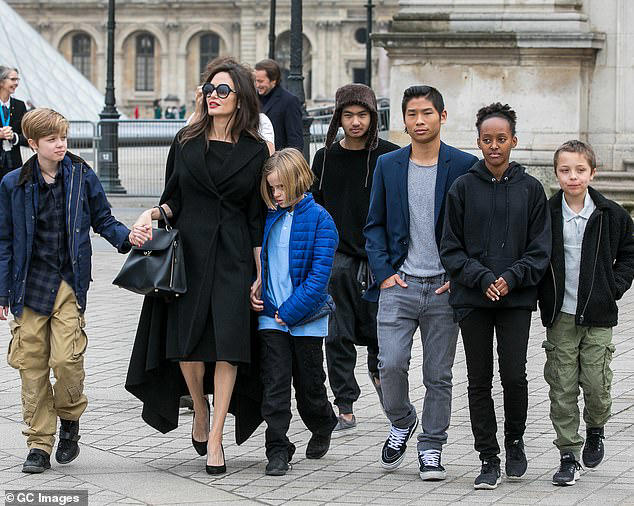 Report: Brad Pitt's estranged children all change their phone numbers