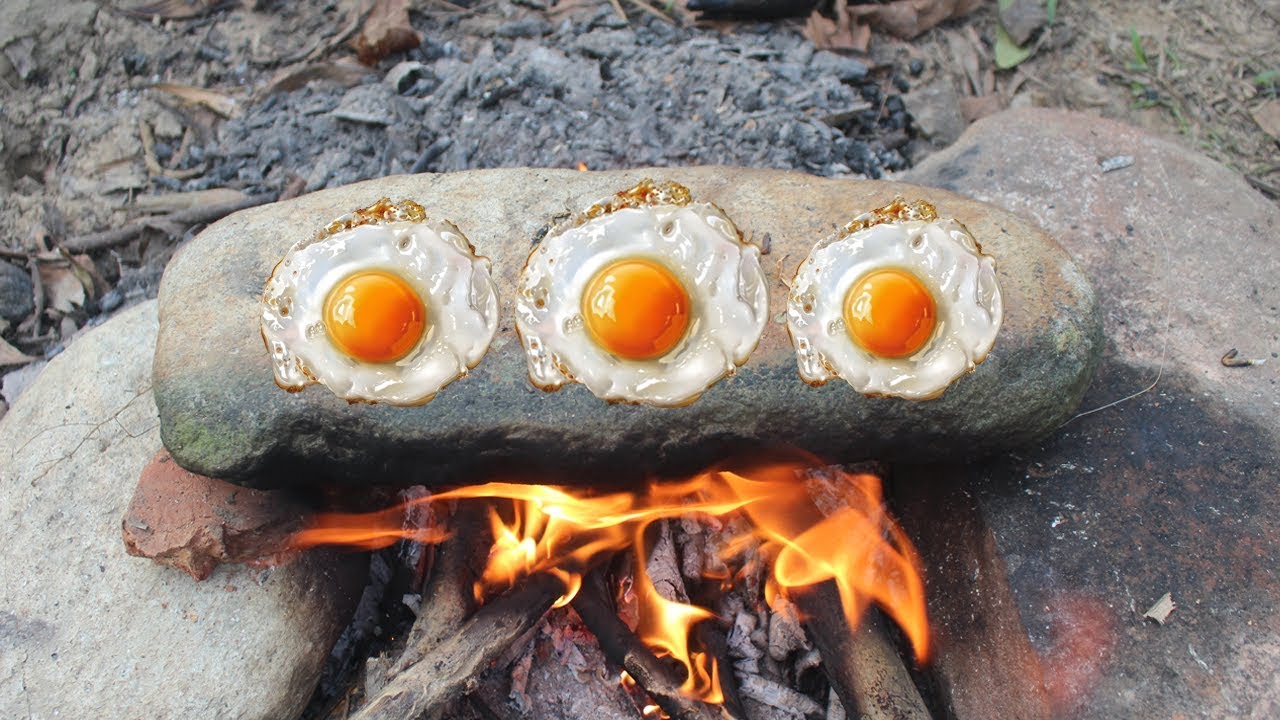 Primitive survival: Cooking bird eggs on a rock - Find the bird eggs in ...