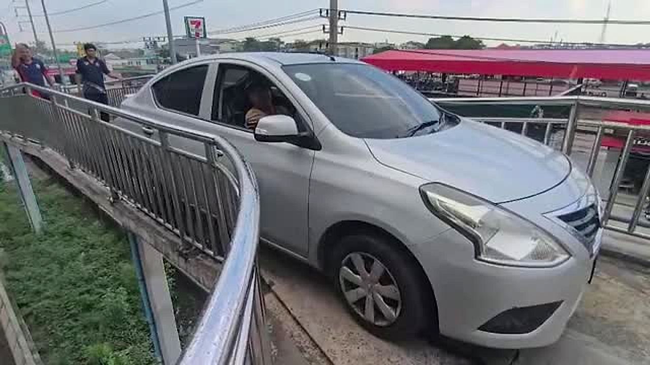 GPS leads 83-year-old driver onto a bridge too narrow for cars