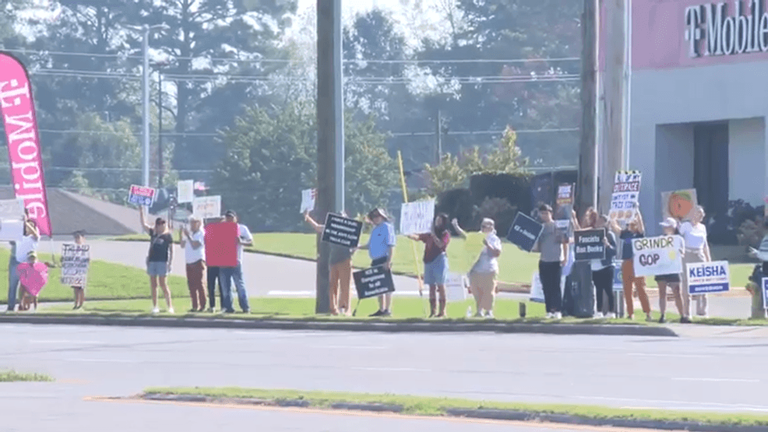 Protesters, supporters gather in Dalton as Trump visits northwest ...
