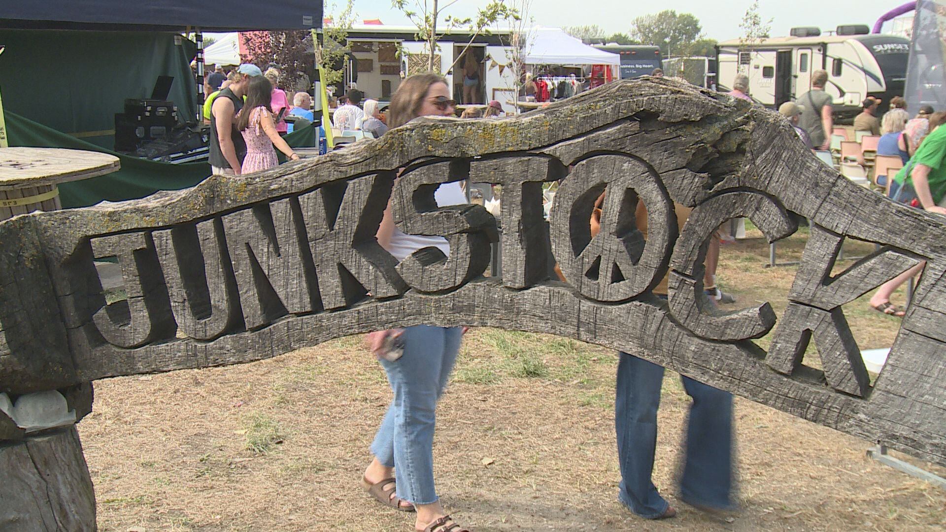 Fat Head Honey draws attention at Junkstock near Waterloo