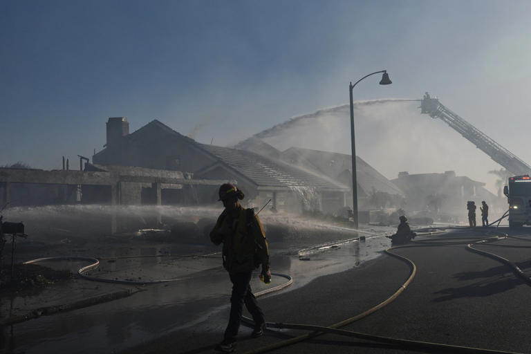 Coastal homes burn as hot winds fuel California fires