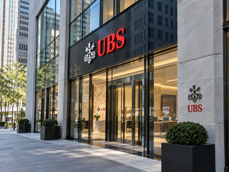 UBS share price flashes a warning pattern as capital rules force tough ...