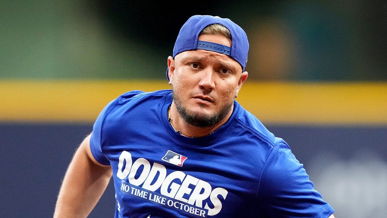 World Series hero Miguel Rojas emotionally announces retirement after ...