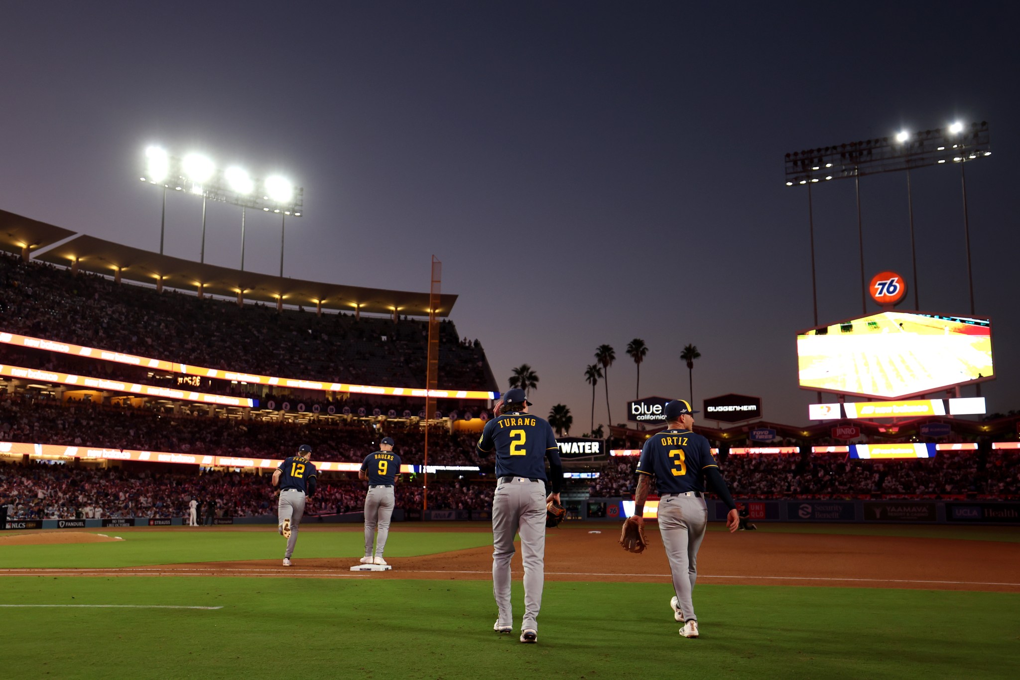 Unlikely Brewers vet wins NLCS MVP after 6-RBI performance vs Dodgers