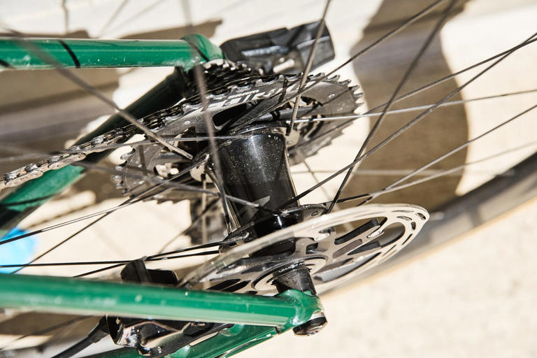 Zipp’s cheapest carbon wheelset has a lifetime warranty—but road riders ...