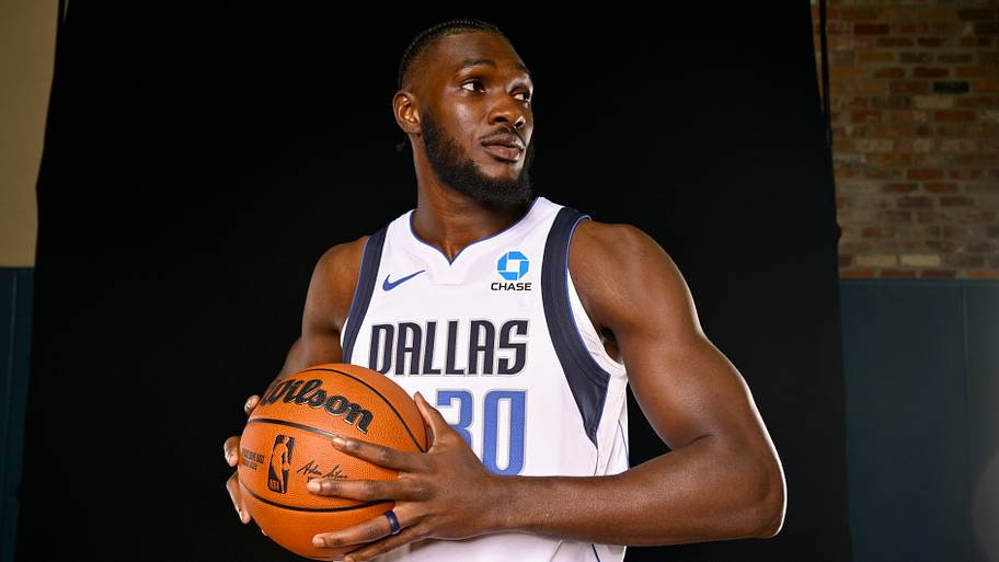 Mavericks center emerging as target for 76ers after season-ending injury