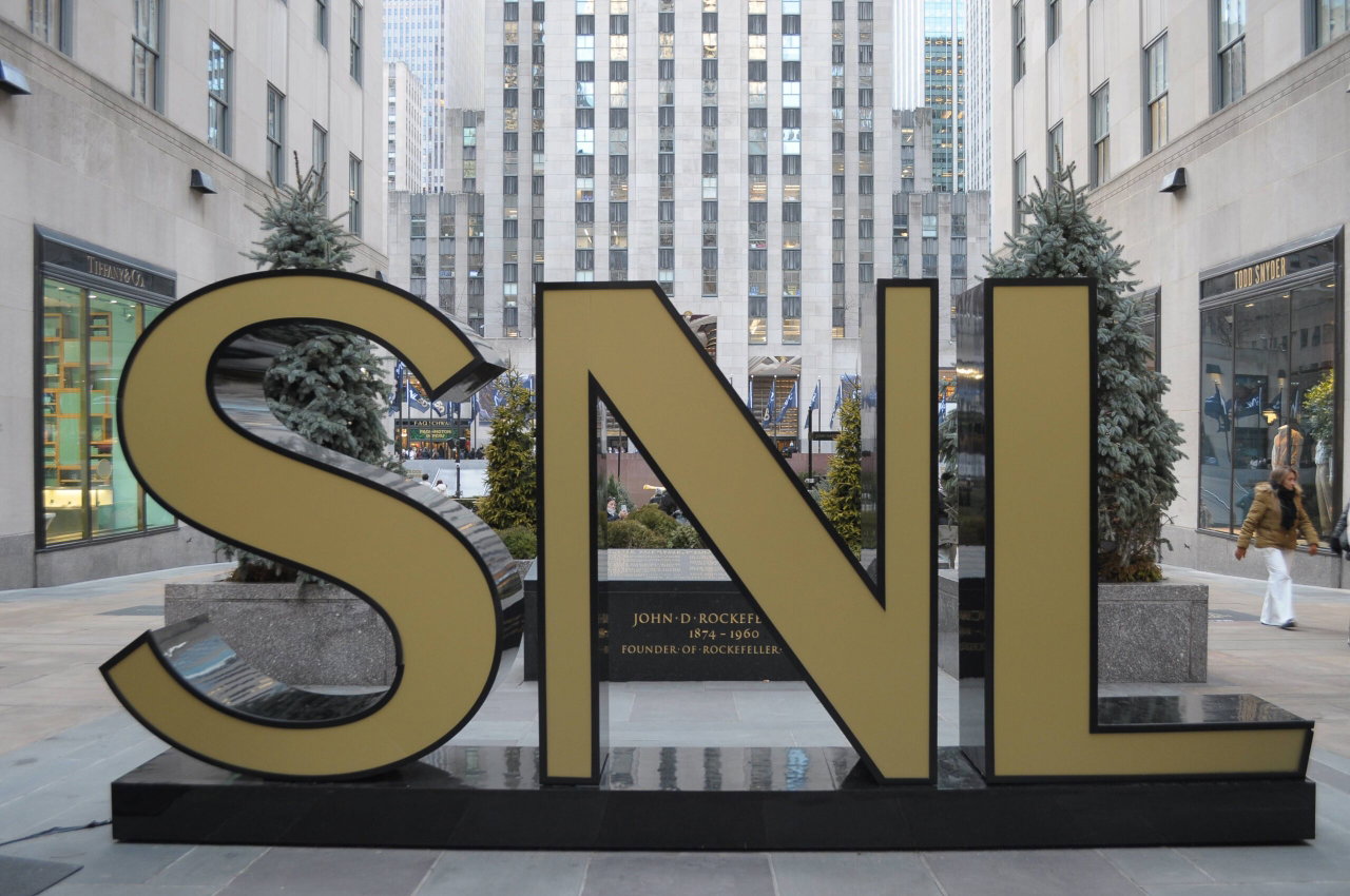 20 SNL hosts who were so controversial, the cast couldn’t stand them