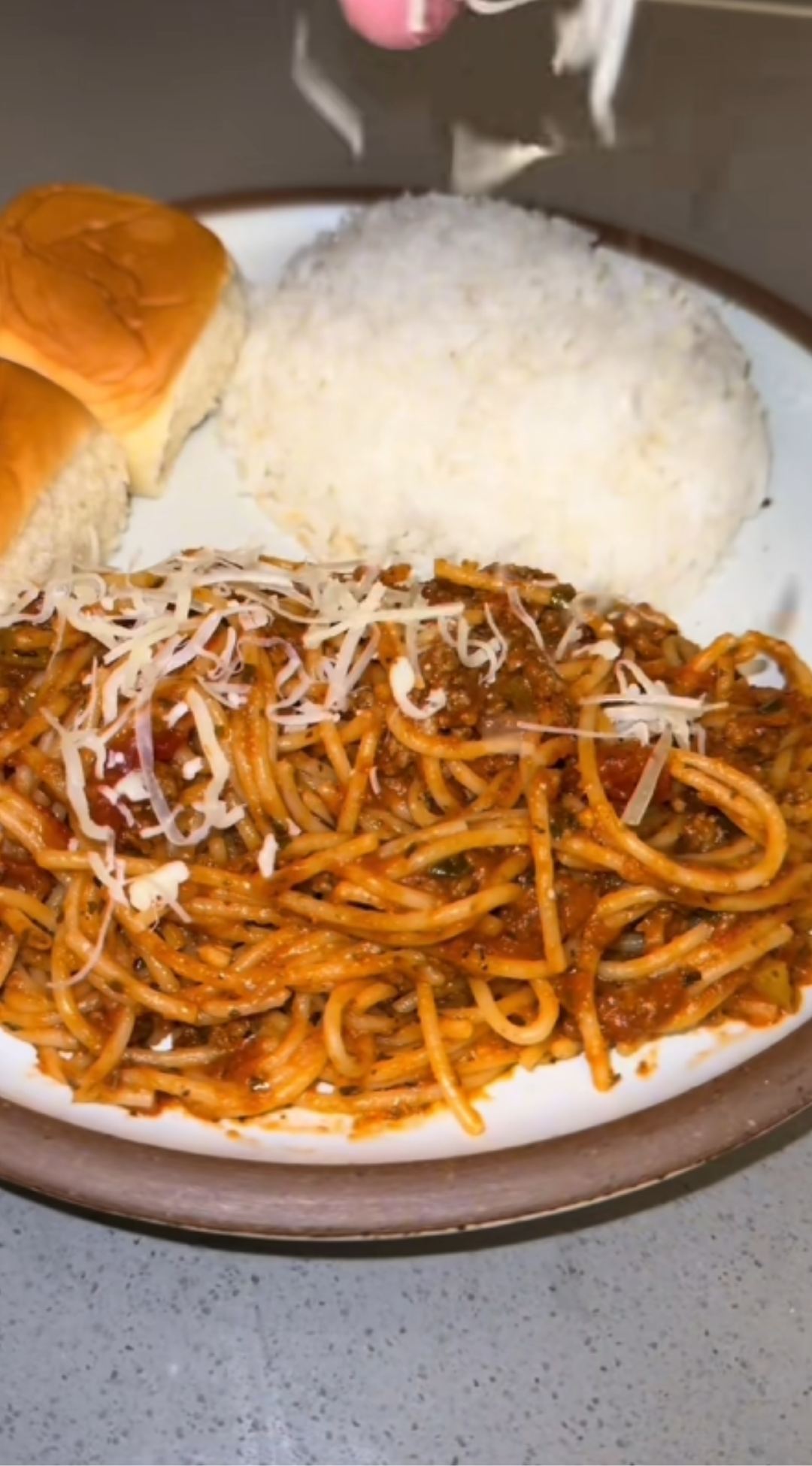 Why sugar is a popular addition to some spaghetti recipes