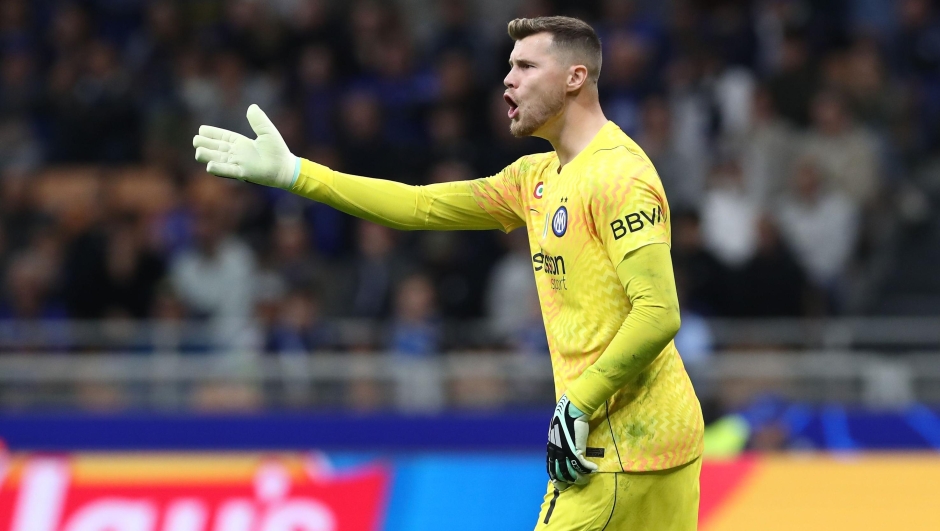 Chivu holds three-way talk with two goalkeepers: Pepo kept for Bologna ...