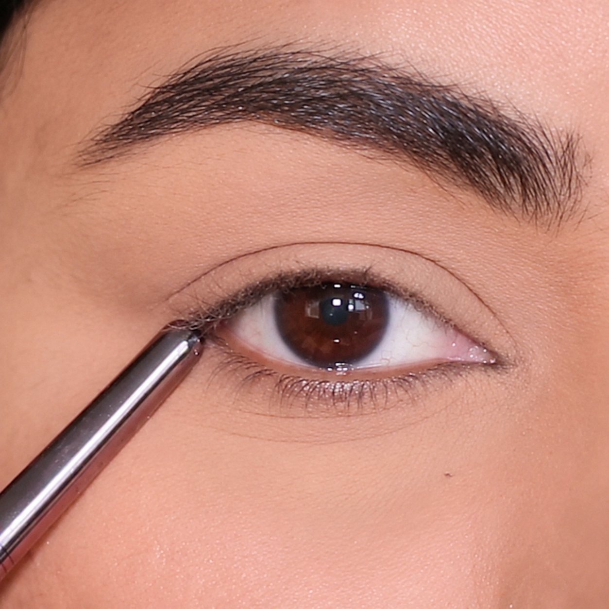 How to use felt tip eyeliner correctly