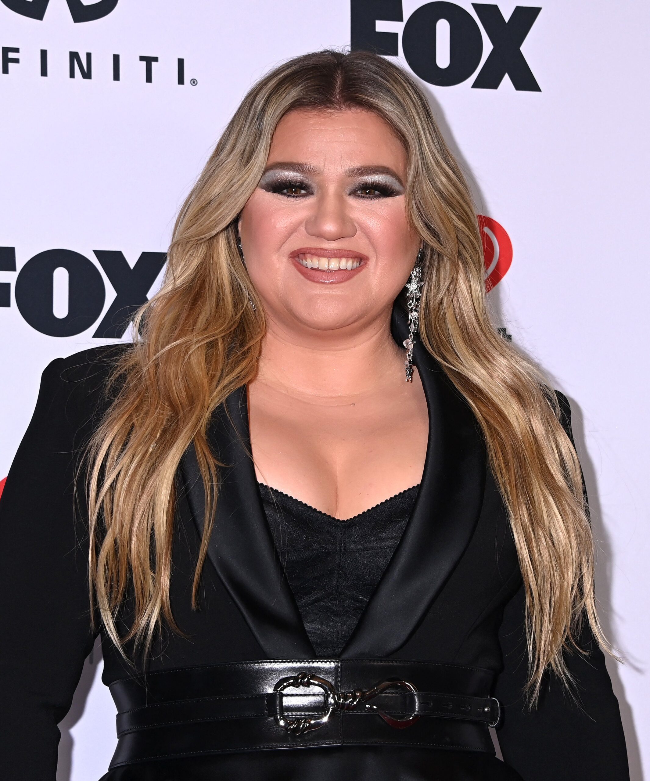 Kelly Clarkson’s home decor collection contained bird products before ...
