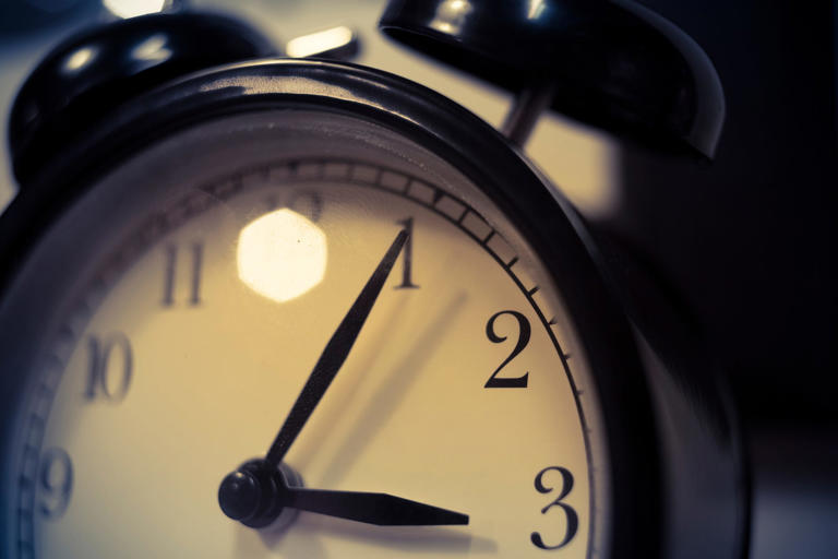 Do clocks change this weekend? When we fall back in 2026