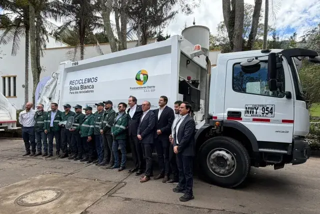 Bogotá suma 45 nuevos camiones Mercedes-Benz para el servicio de ...