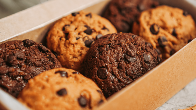 This popular cookie chain closes all its stores just one day after ...