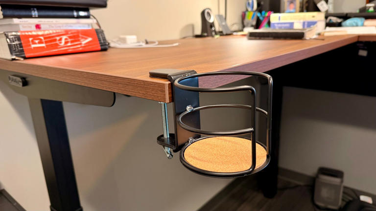 Uplift V3 L-shaped standing desk review: Beautifully built for a ...