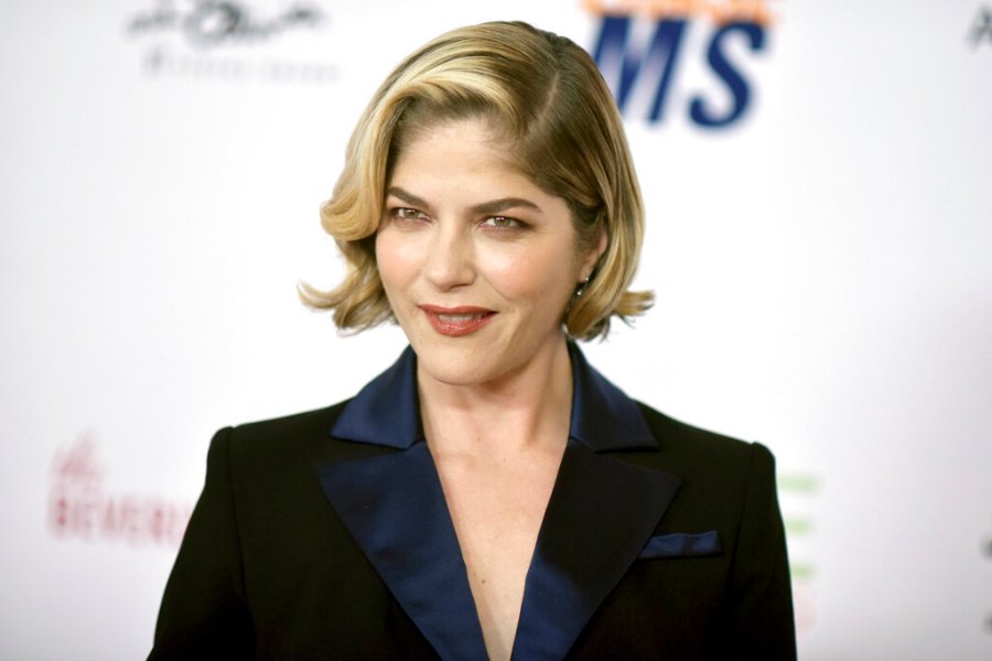 Fans come out to support Selma Blair at 90s Con in Hartford following ...