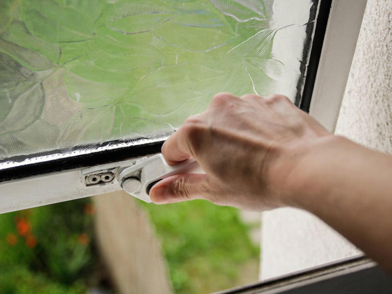 Windows will never be wet in the morning if you do 1 simple task that ...