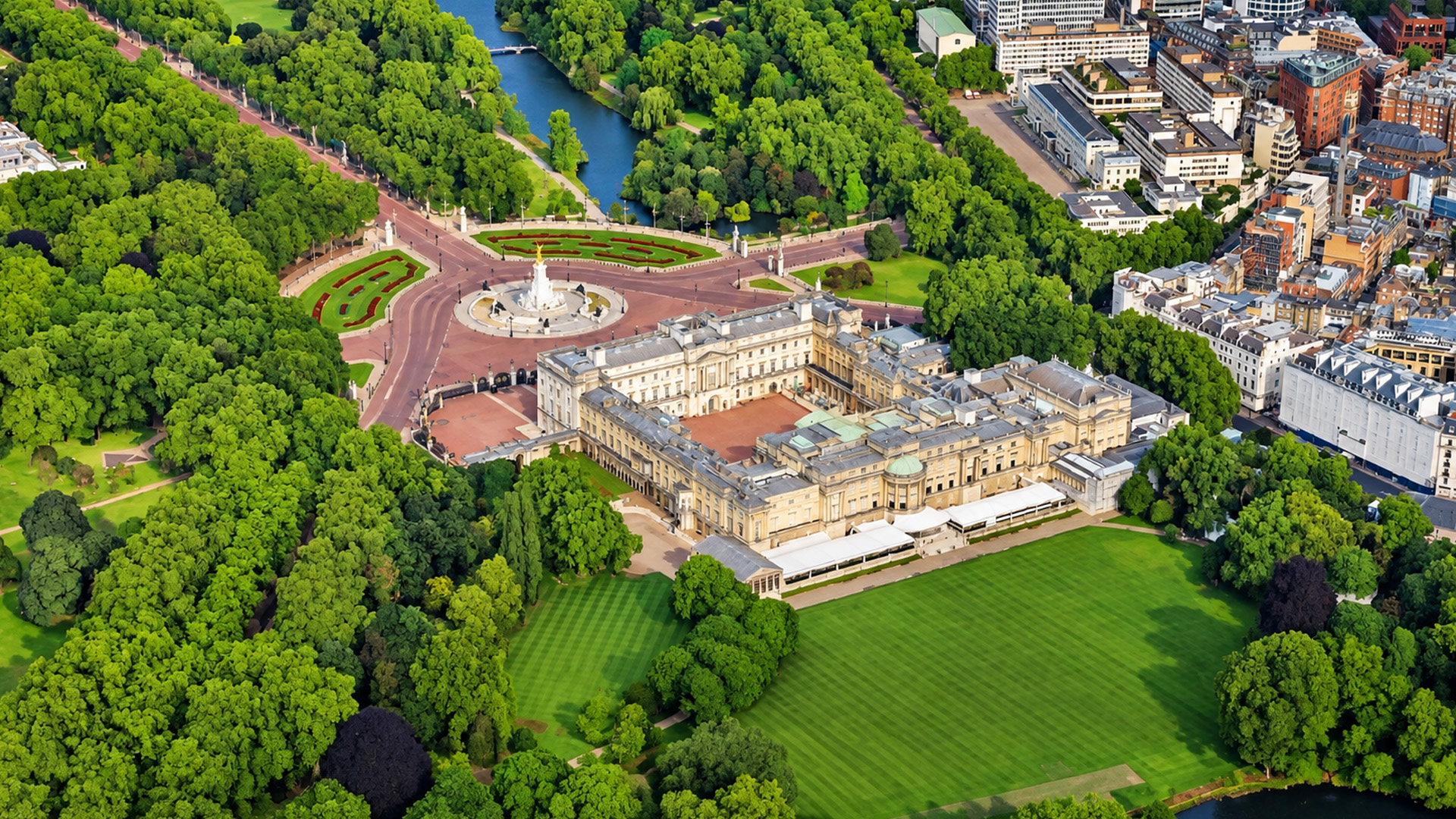 London opens into grand gardens around Buckingham Palace