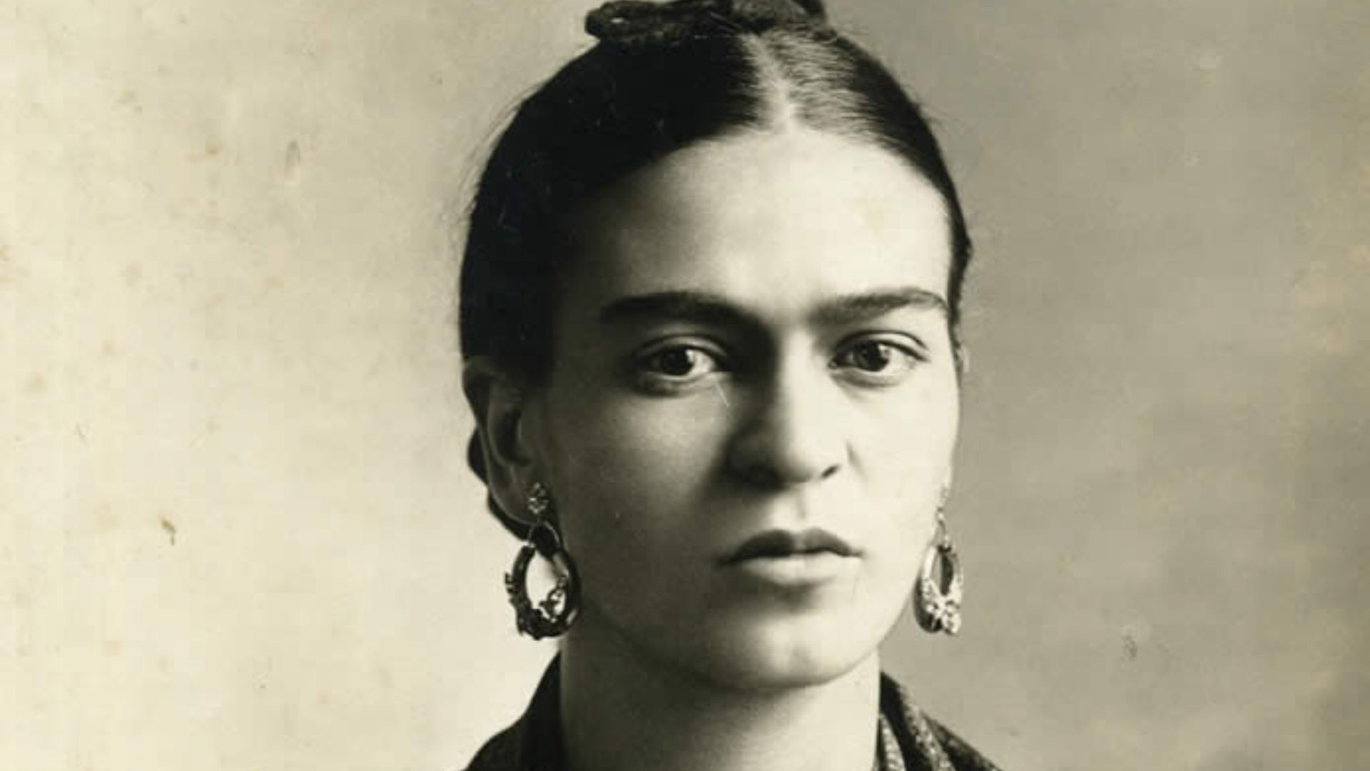 20 famous women known for one unforgettable feature