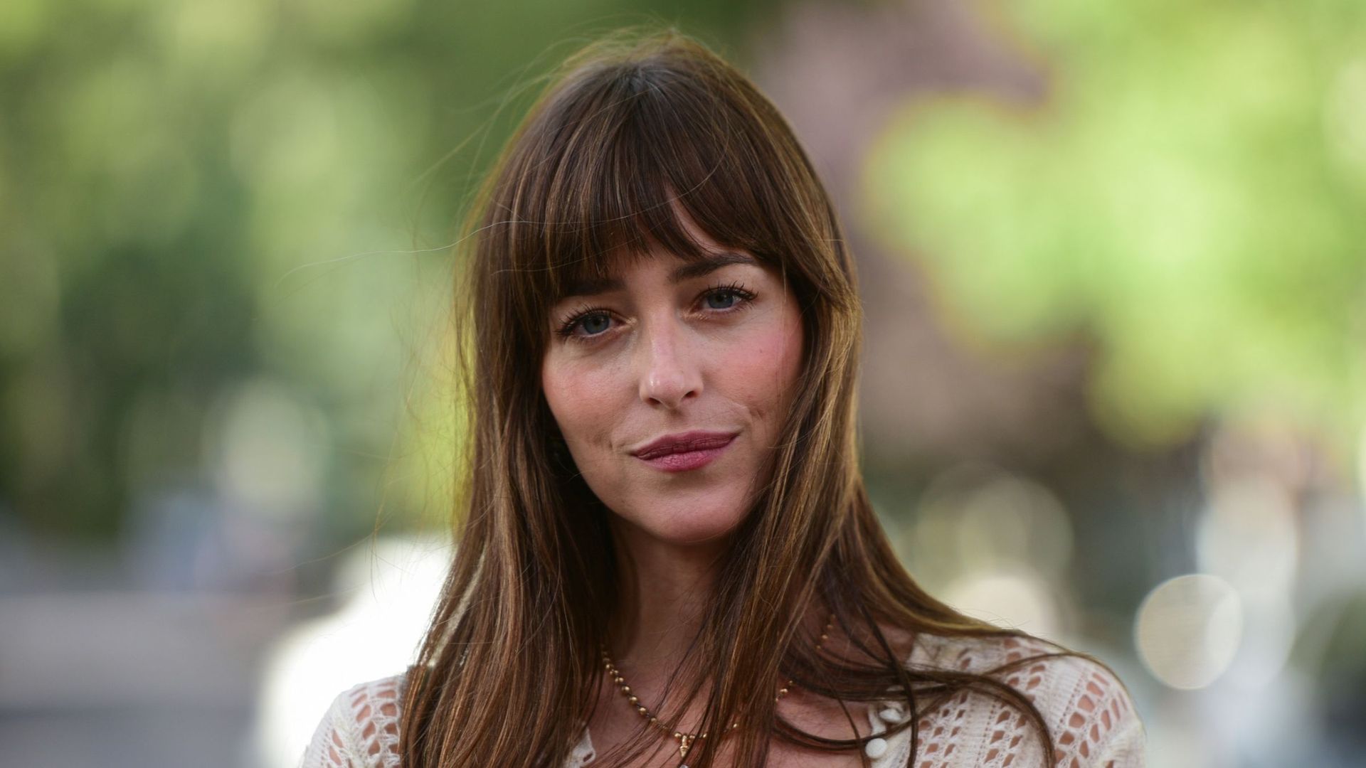Dakota Johnson’s ‘anti-modern’ green kitchen cabinets still define the ...