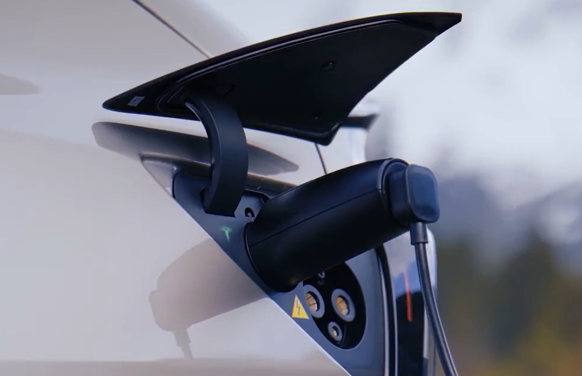 Tesla outlet adapter for V2L Powershare coming soon to Malaysia: Priced ...
