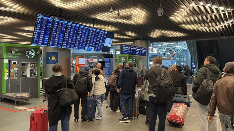 Sky closed over Moscow multiple nights in row as Ukraine resumes ...