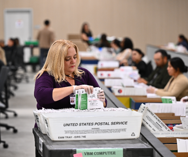 Russia steps up online campaign to sow midterm election chaos