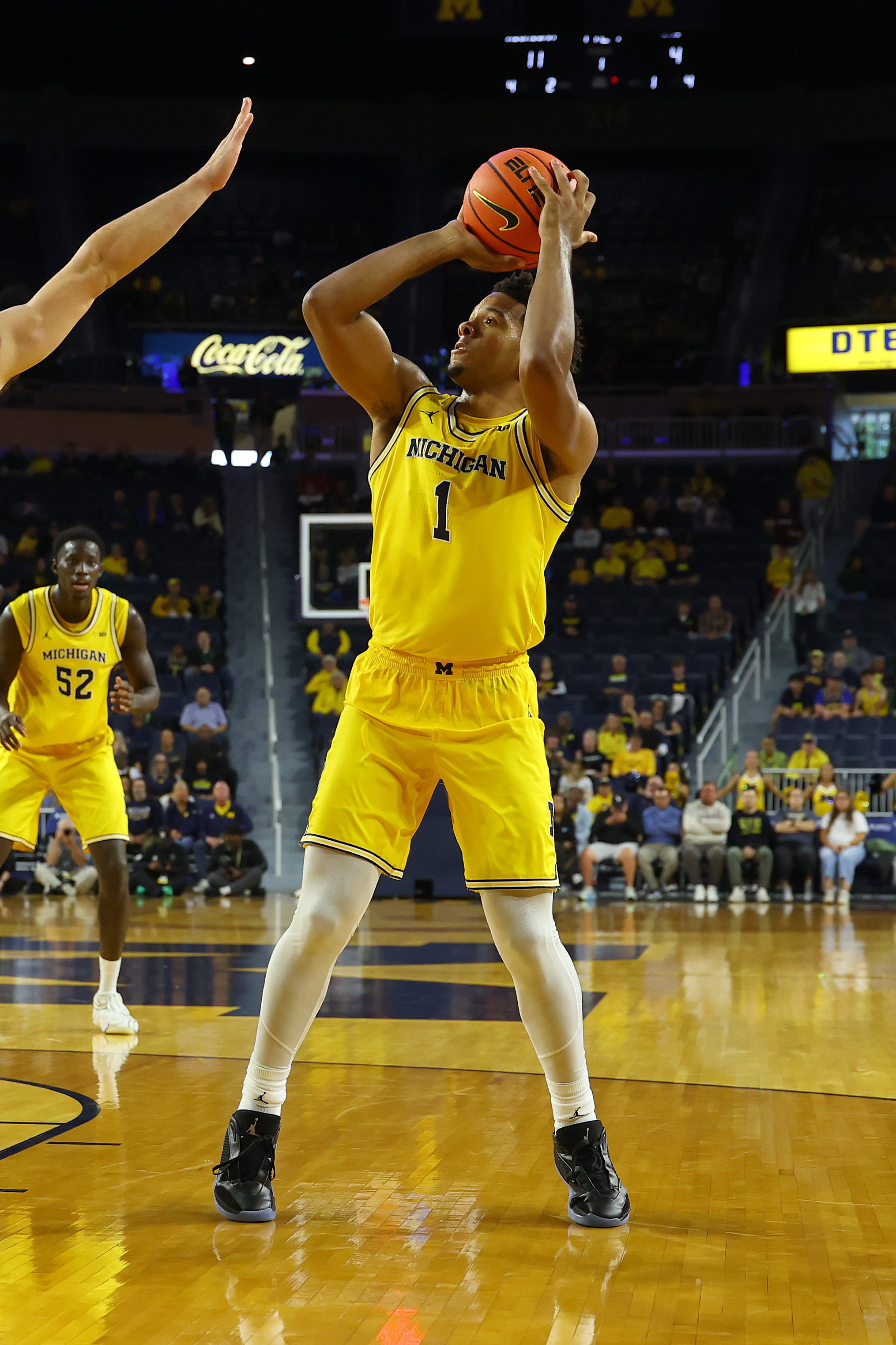 Michigan squeezes past Oregon State in high-scoring exhibition win