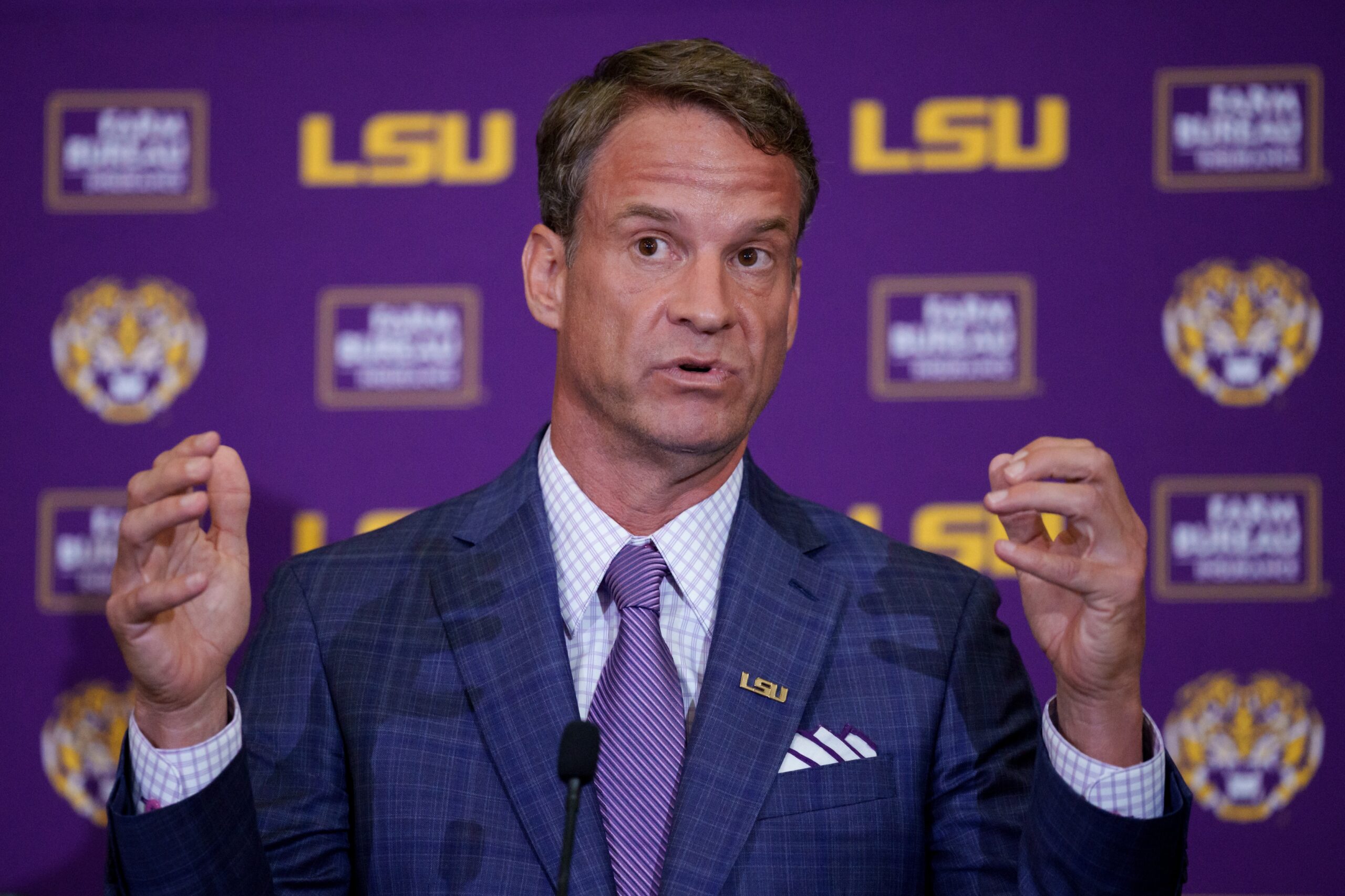 Lane Kiffin claims line judge said 'too much at stake' to stop Kentucky TD