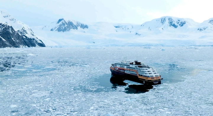 How a cruise ship navigates Greenland's icebergs and extreme Arctic ...