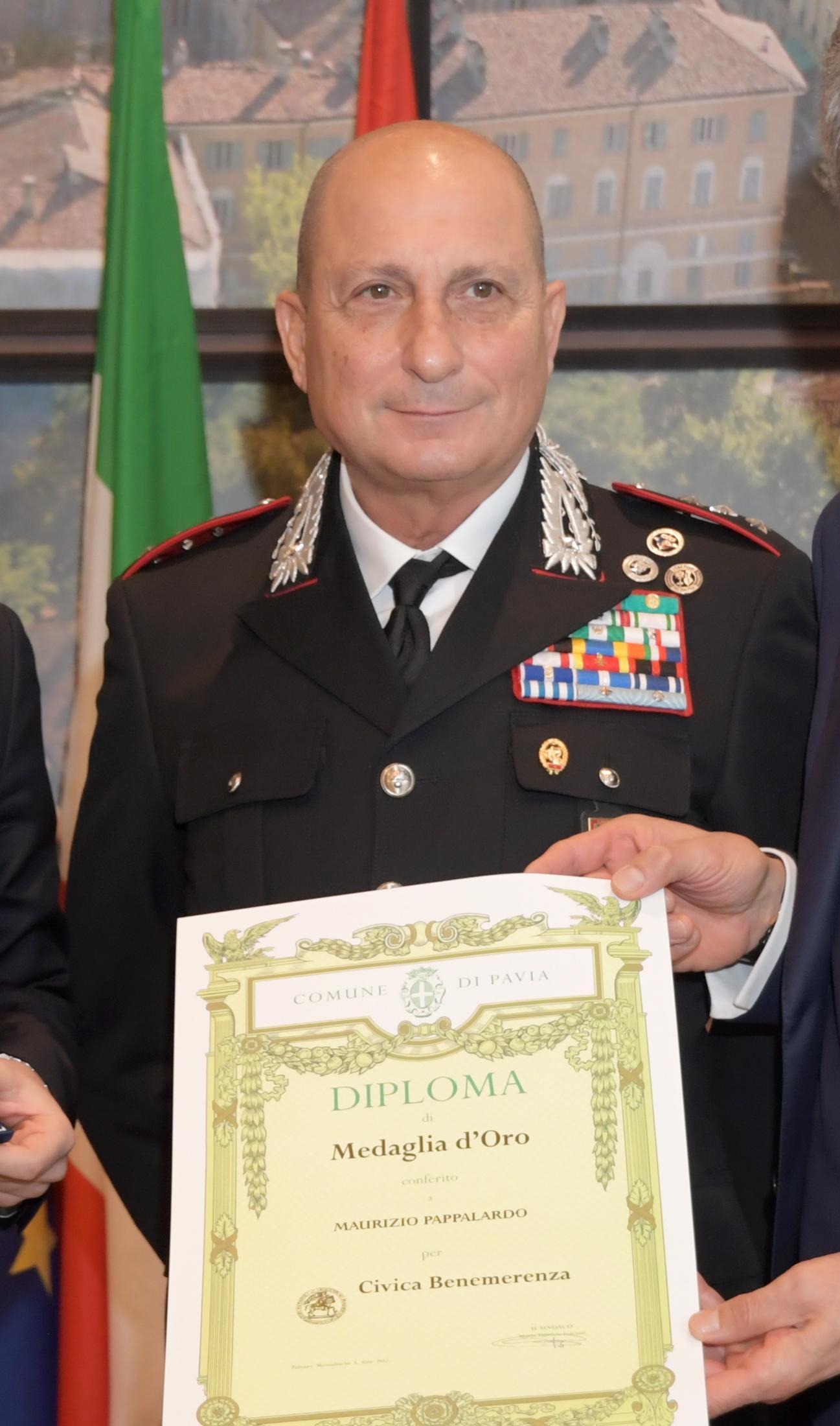 Ex ufficiale condannato. Benemerenza da revocare