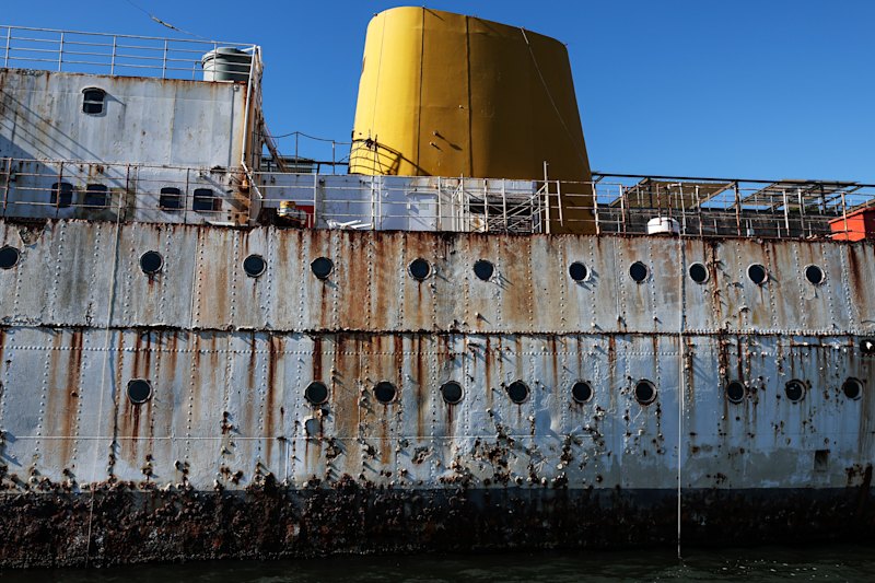 Authorities seize 2000-tonne ship disintegrating on Sydney Harbour