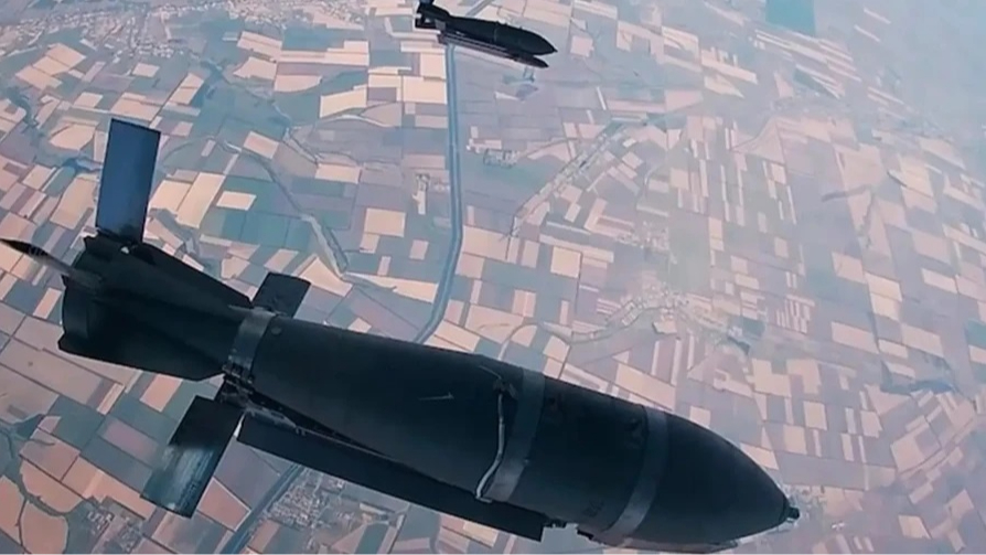 Russian airstrikes on Kherson kill ambulance driver and injure ...