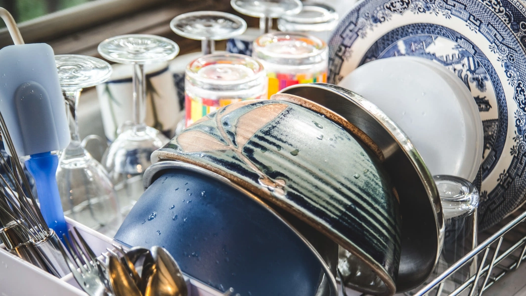 Smart dish rack ideas for every kitchen size