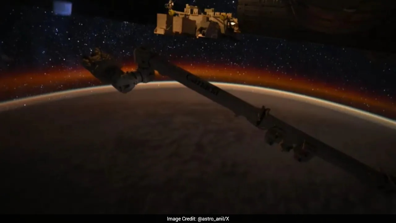 Astronaut shares breathtaking space view as nights get shorter with ...