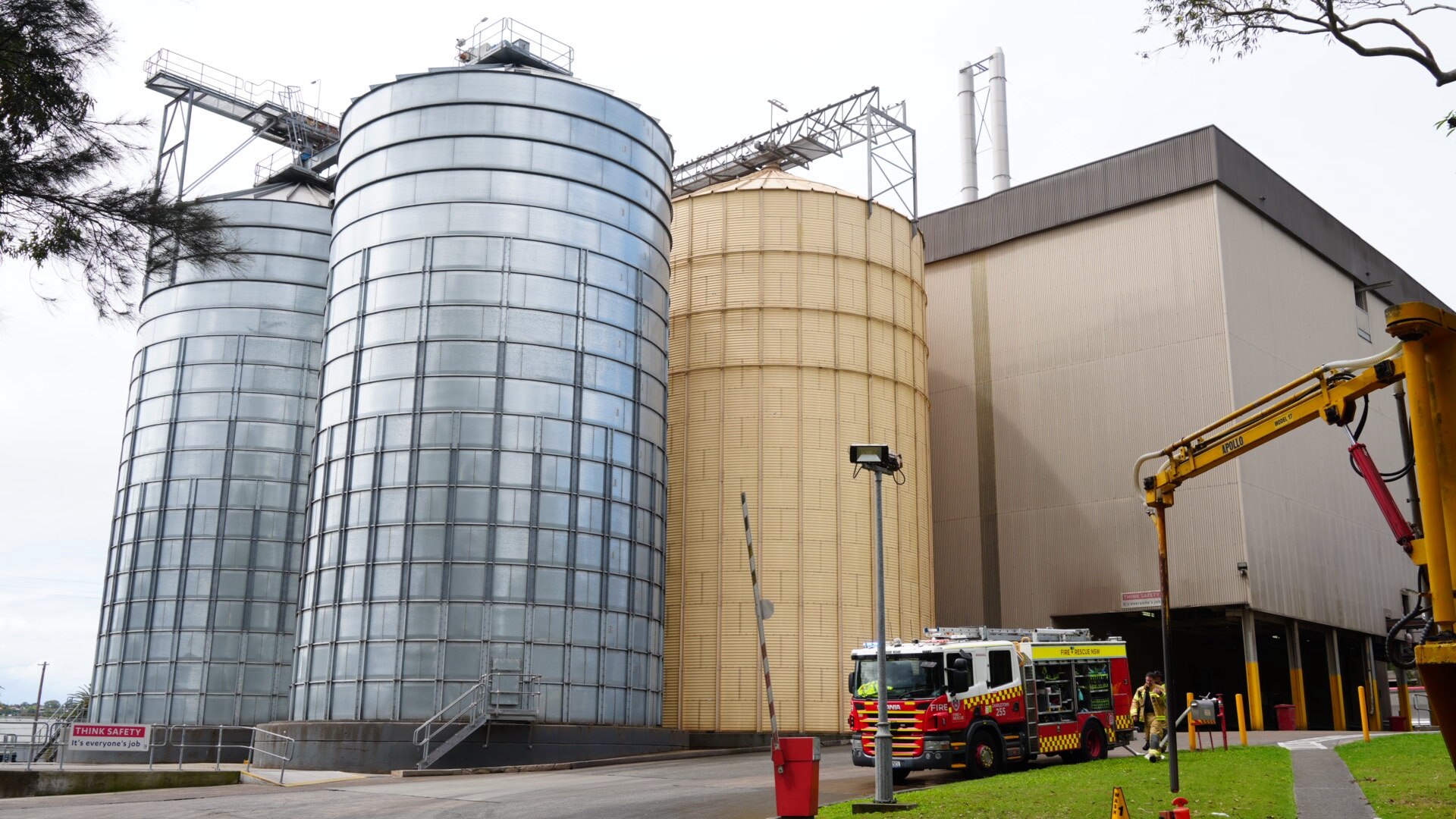 Temperature reaches 500C inside Cardiff feed mill as firefighters ...